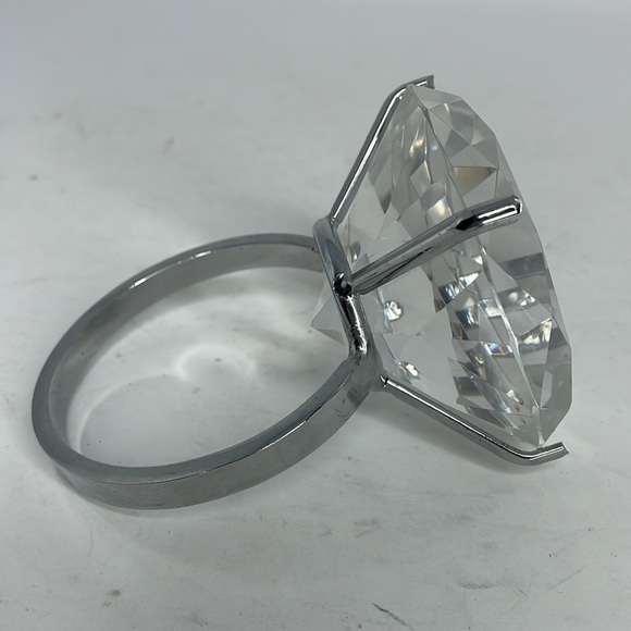 LARGE Sparkling Glass Diamond Ring Paperweight - Wedding Decoration - Picture 10 of 11